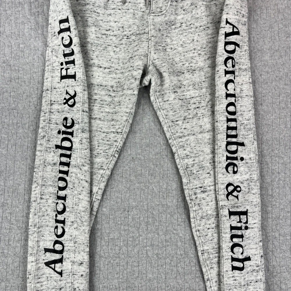 Abercrombie & Fitch great please